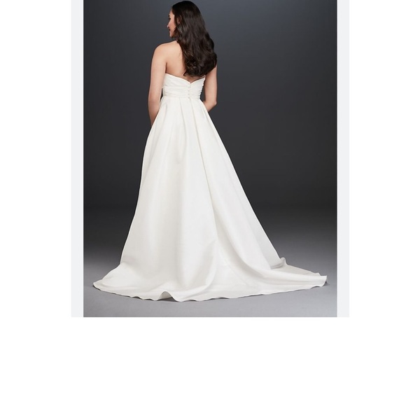 David’s Bridal Pleated Strapless Wedding Dress - Picture 2 of 13